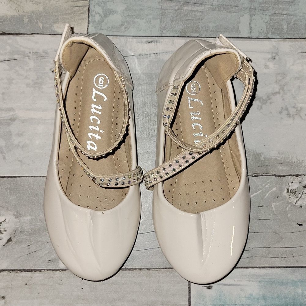 Lucita White Dress shoes size 6 Toddler